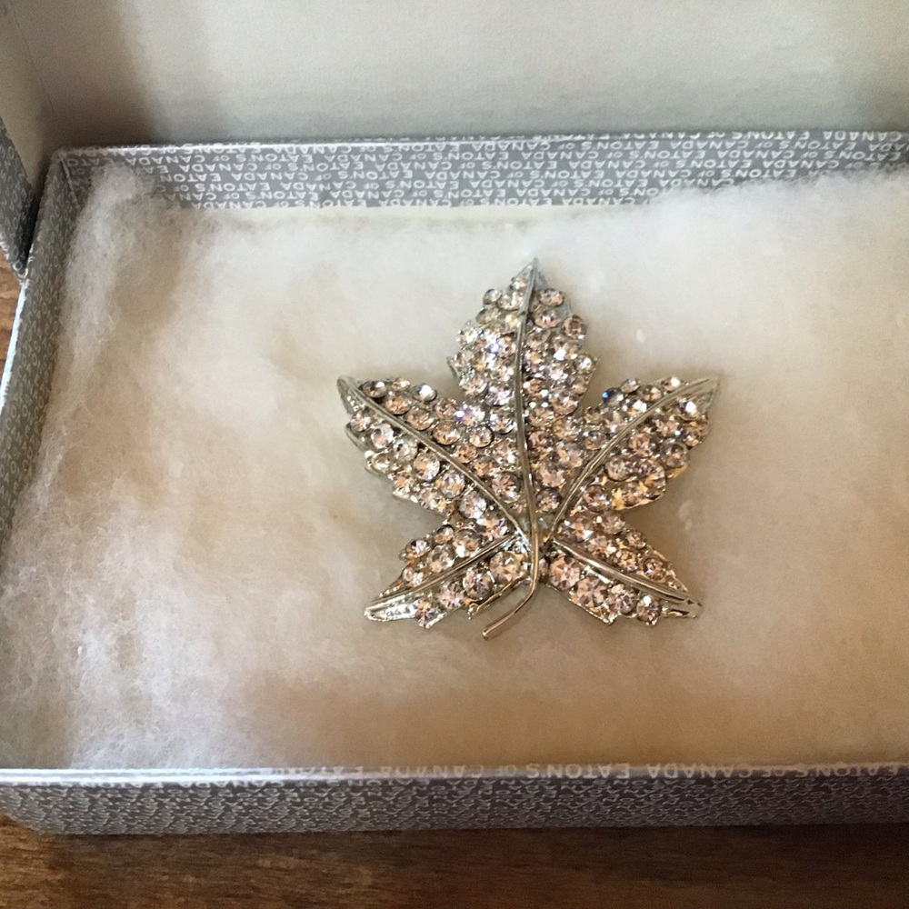 Vintage Signed Keyes Rhinestone Maple Leaf Brooch with Matching Earrings - Picture 2 of 6
